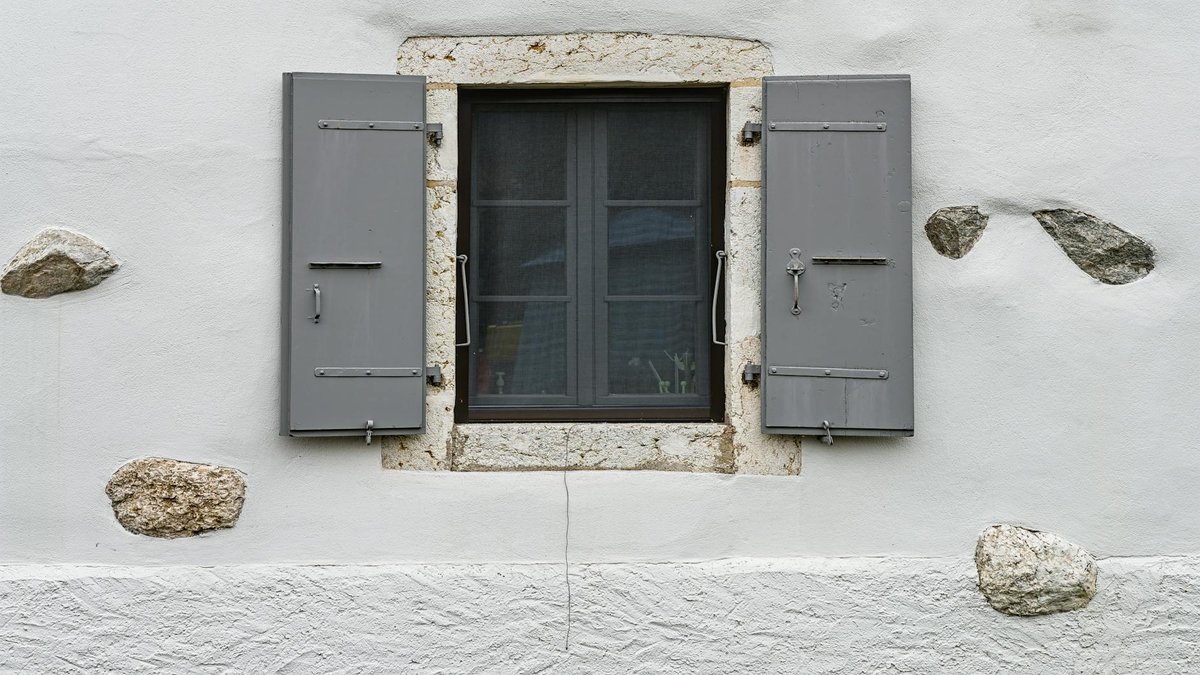 Pergola bioclimatique : quand le store ne suffit plus