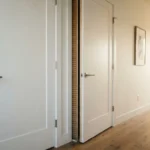 Porte intérieure alvéolaire ou pleine : isolation phonique et prix
