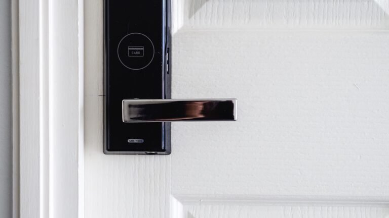 Porte d entrée dans une maison rénovée