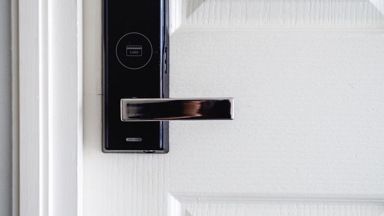 Porte d entrée dans une maison rénovée