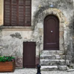 Persiennes repliables : gain de place et contraintes de tableau
