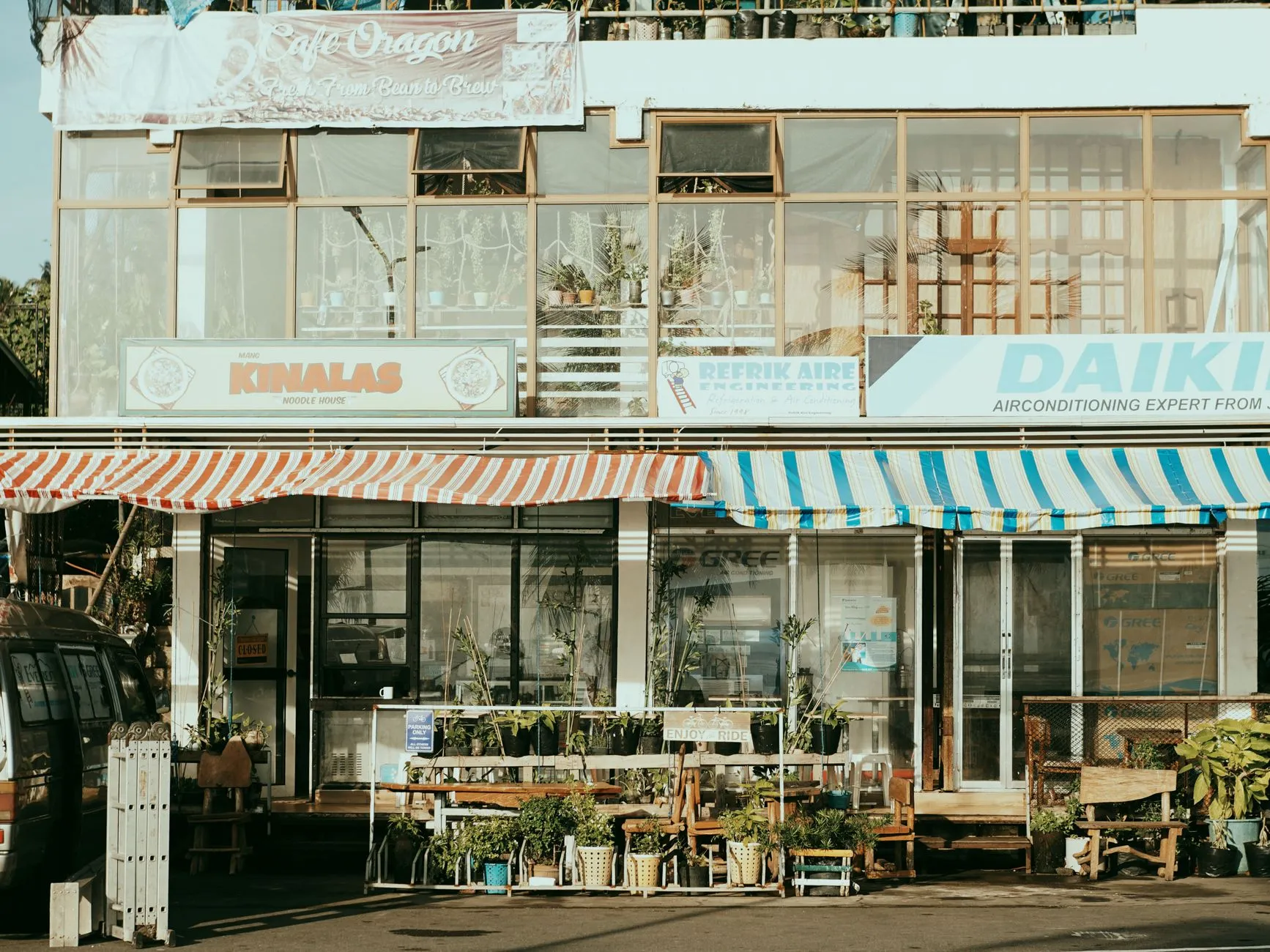 Remplacement de la toile d'un store banne sur une terrasse résidentielle