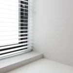 Store vénitien intérieur : alu ou bois, et l’entretien qui va avec
